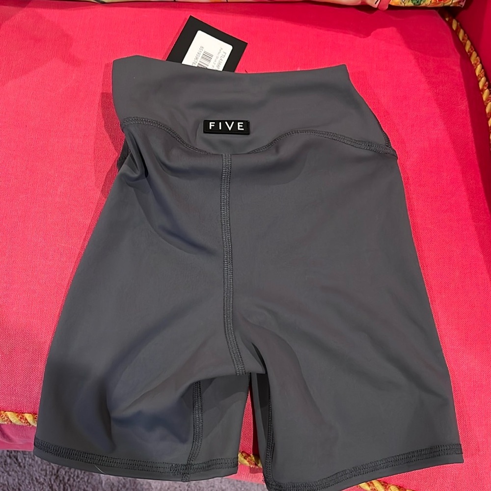 Five the label perfect short 5 in Anchor xxs 
Brand new with tag.